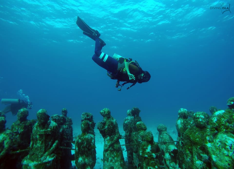 Underwater Museum (One dive – Uncertified)